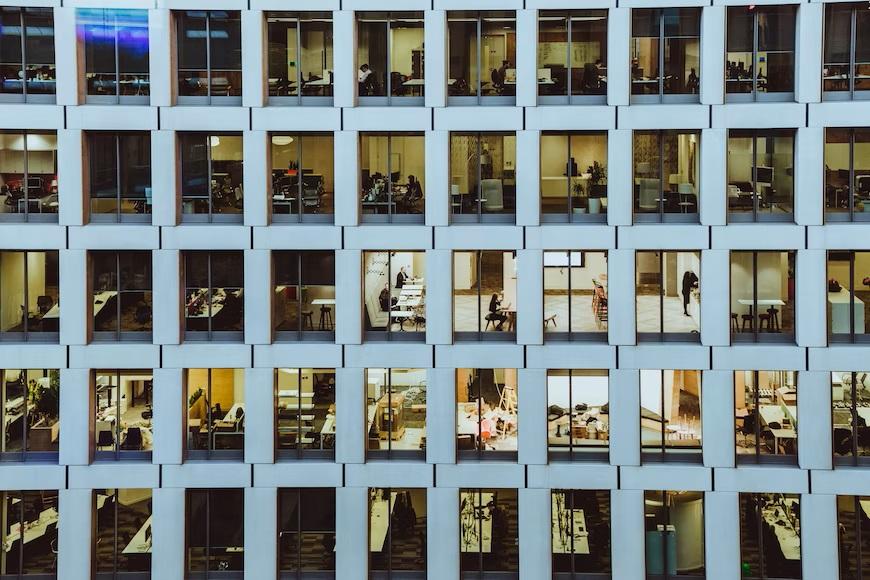 Coworking Space vs. Business Center: Welches Konzept passt zu Ihren Bedürfnissen?