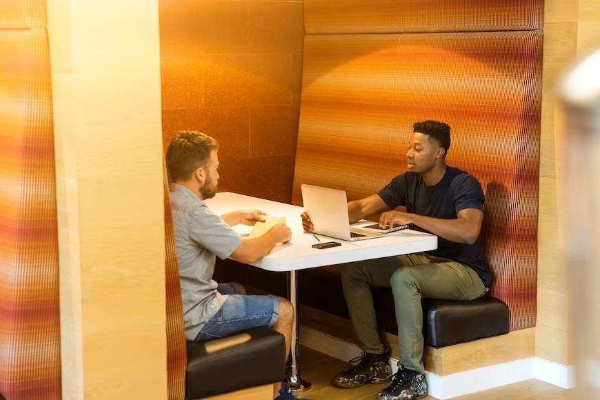 Von Solo-Unternehmern bis Unternehmen: Die grundlegenden Prinzipien des Coworking