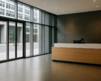 Scheinadresse? 10 Missverständnisse über Coworking-Anschriften aufgeklärt 6 „Scheinadresse“ Wir klären 10 Missverständnisse zu Coworking-Anschriften Ladungsfähigkeit, Gewerbeanmeldung, Impressum, Datenschutz und praktische Checkliste.